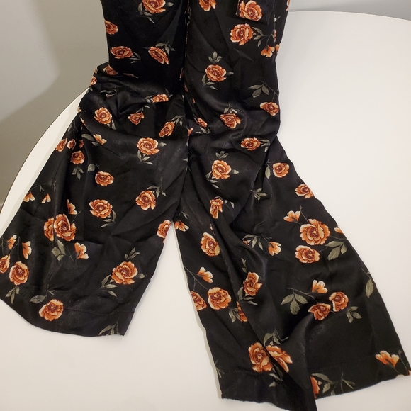 🌼Host Pick🌼Xhilaration Black Satin Jumpsuit XS - Picture 7 of 8